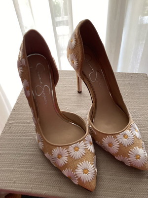 Jessica Simpson heels new, straw with daisy embroidery, size 38, 10cm heel