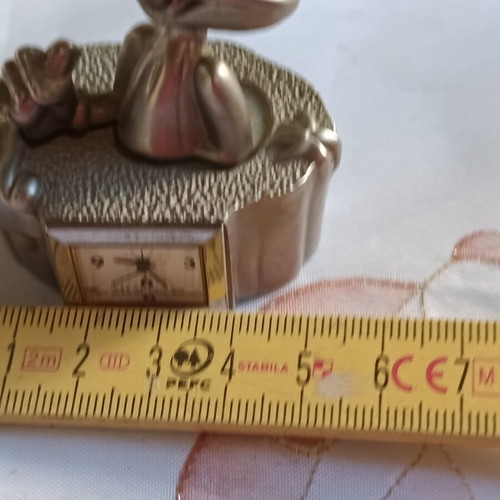 Bugs Bunny Warner Bros 1997 collectible clock like new, analog table