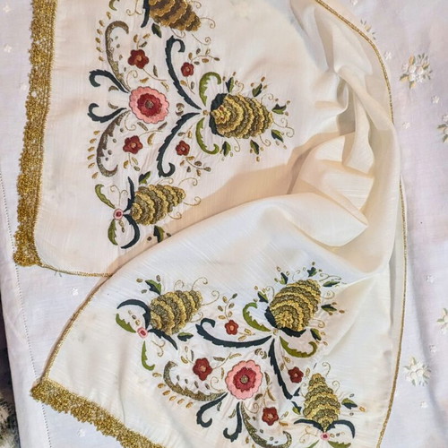 Handmade Sehmen Tsevres Table Runner 107x44 cm with Pinecone Embroidery