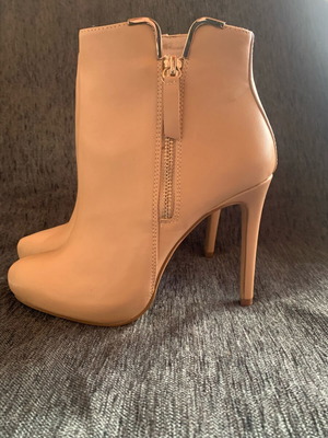 Zara beige boots new with metallic details