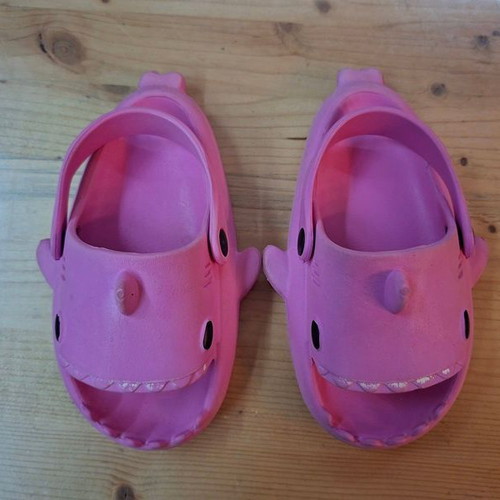 Trendyol pink children's slippers size 27 shark design like new