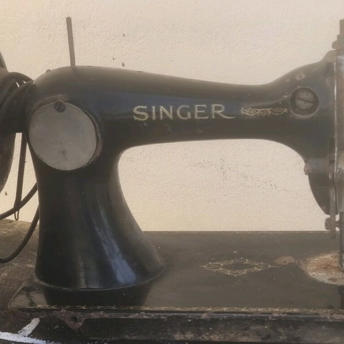 Old sewing machine used with some rust, non-functional