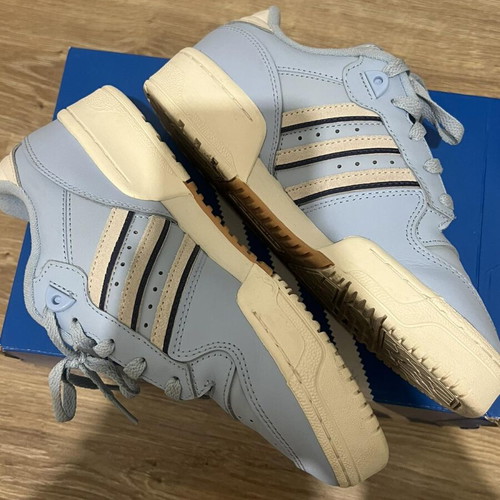Adidas athletic shoes like new, blue, size 38 2/3