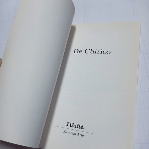 De Chirico L Unita book foreign language Italian like new