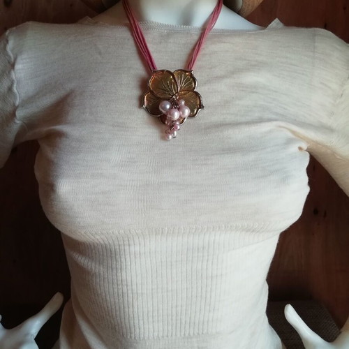 Steel necklace gold flower pendant with synthetic pink pearls 9 cords new