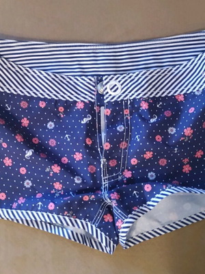 Animal surf shorts L size like new, colorful