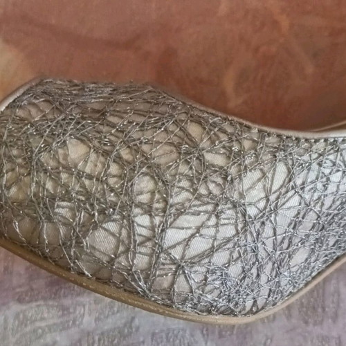 Leather peep toe pumps silver like new, size 40