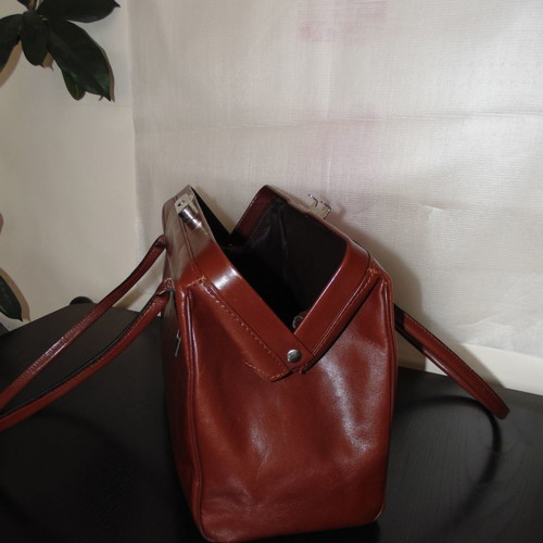 Δερμάτινη γυναικεία τσάντα χειρός μεταχειρισμένη, ιταλική, καφέ