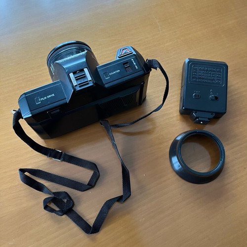 35mm Auto Standard Analog Camera used with flash and case