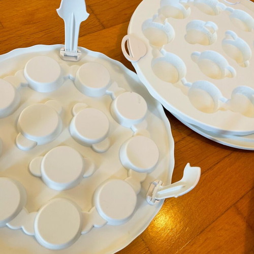 Collapsible cake or cupcake carrier like new