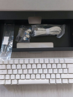 Механична геймърска клавиатура RK Royal Kludge RK61 нова, 60% RGB, Hot-Swap, безжична