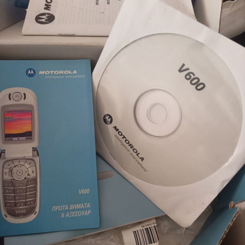 Motorola collectible cell phone like new, silver with flip cover