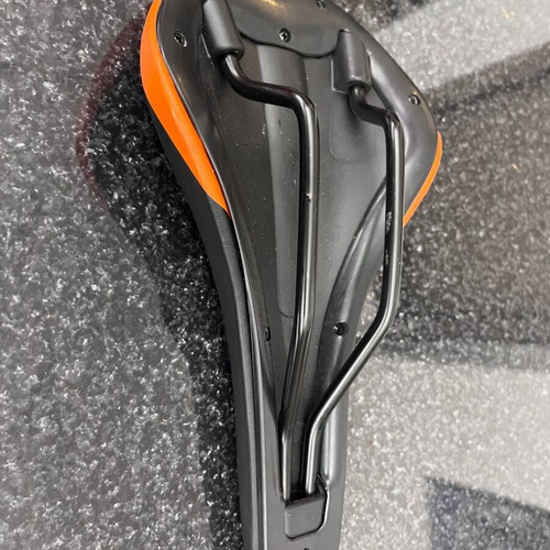 Bicycle saddle like new