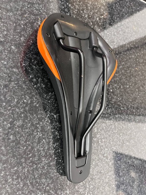Bicycle saddle like new
