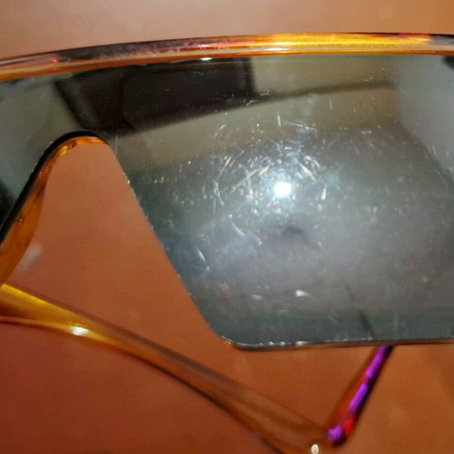 Square sunglasses used yellow and green
