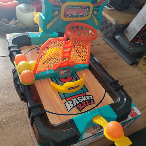 ToyMarkt Tabletop Basketball Game like new
