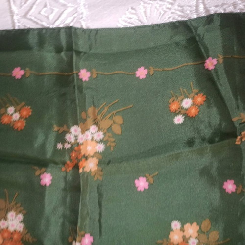 Scarf 65x65 polyester like new, green