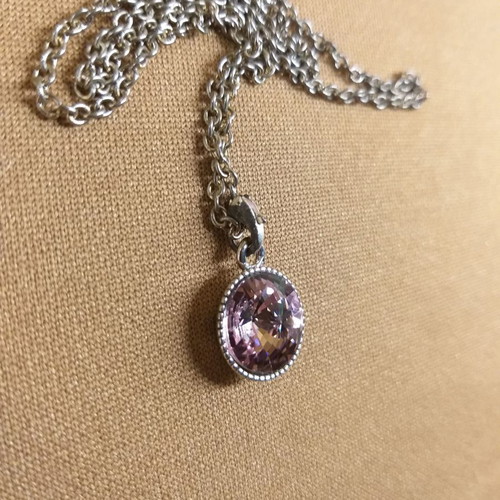 Pendant with fuchsia crystal and metal chain