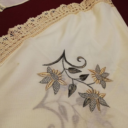 Handmade silk embroidery set of 3 pieces like new