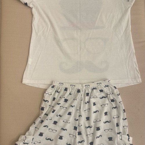 Pajama set like new, size M, black and white