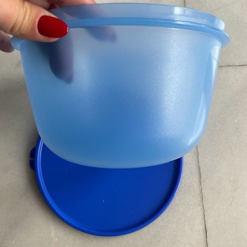 Tupper bowl blue 2lt new