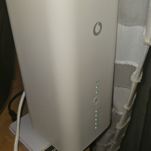 Huawei 4G modem router like new with strong antenna for indoor use