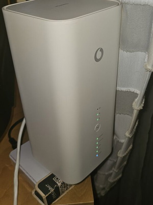 Huawei 4G modem router like new with strong antenna for indoor use