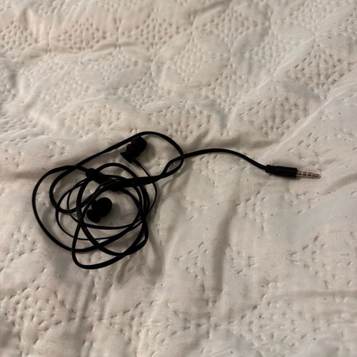 3.5 mm jack earphones used, black in excellent condition