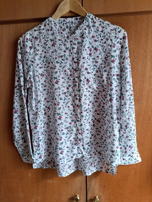 Floral lightweight shirt, medium to large