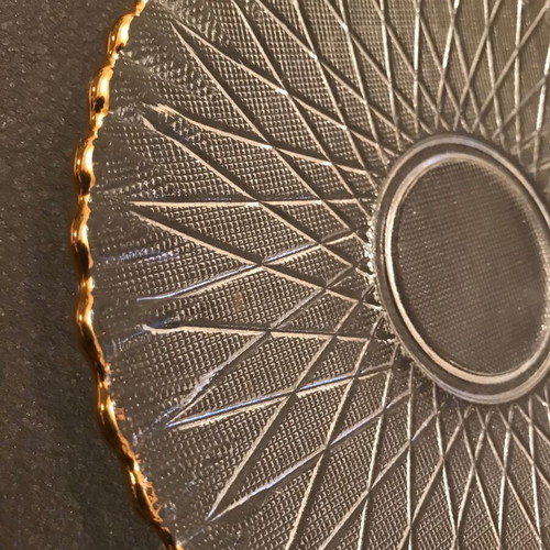 Set of 4 dessert plates used with gold trim, 16.5 cm diameter