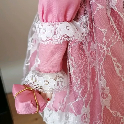 Porcelain doll The Heritage Mint Collection used with pink dress