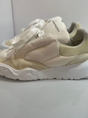 Alexander McQueen suede-trimmed sneakers like new, size 39.5