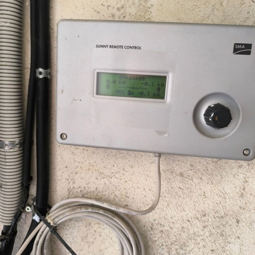 SMA Sunny Island 2422 and Sunny Boy 2100TL inverters like new with SRC-20 controller