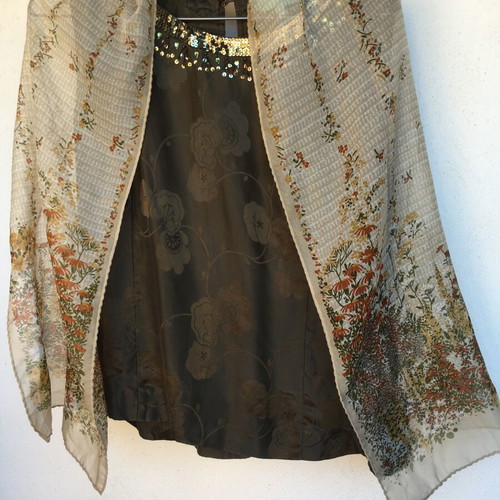 Floral scarf Paris like new, 142x29cm, hand rolled edges