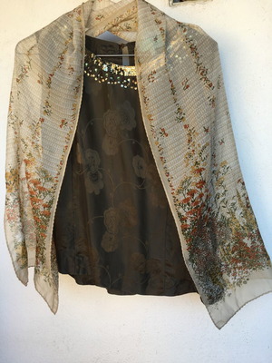 Floral scarf Paris like new, 142x29cm, hand rolled edges