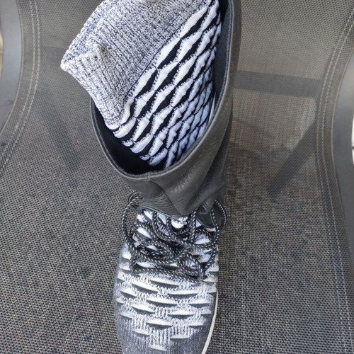 Nike women's athletic boots used, size 38, black and white