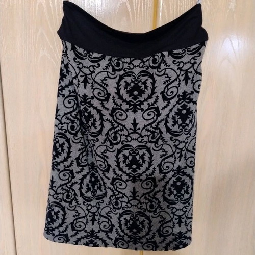 Genesis set blouse black acrylic and jacquard skirt black and white like new