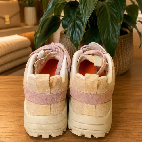 Veja Venturi VC Suede Sneakers size 37 like new, almond peach