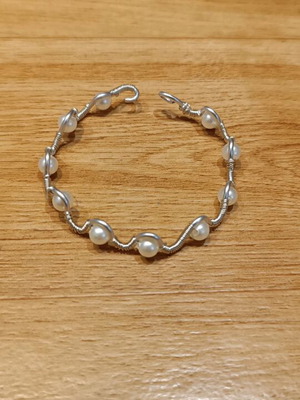 Handmade bracelet from aluminum wire and pearls made to order, silver