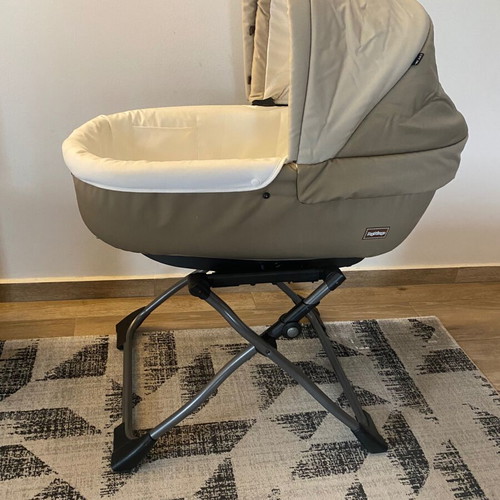 Peg Perego Port Bebe like new with base