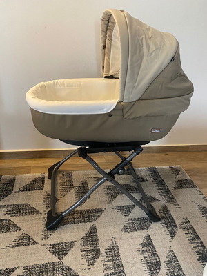 Peg Perego Port Bebe like new with base