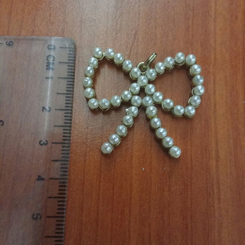 Metallic gold pendant with fake pearls like new