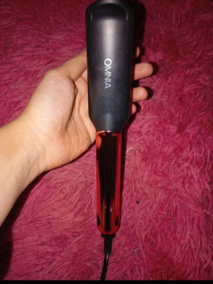 Omnia hair straightener like new with ceramic plate