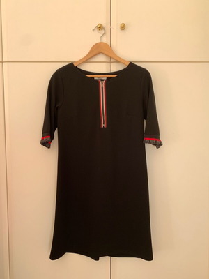 White 22 dress black like new, size S