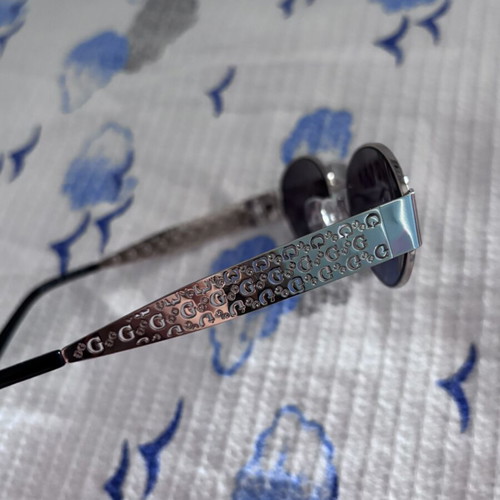 Guess sunglasses, black and silver