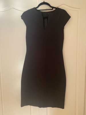 Zara woman black dress slim elastic like new size M