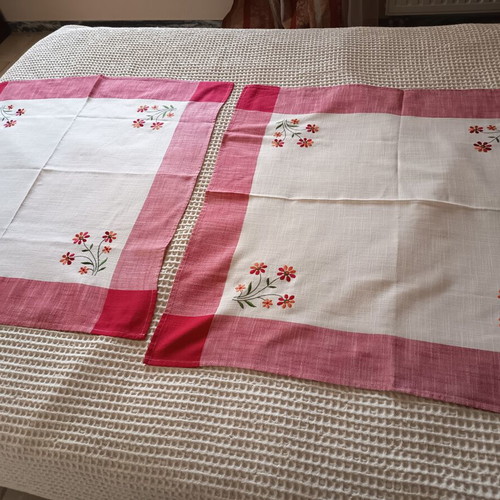 Vintage linen tablecloth set 2 pieces 85x85 cm like new