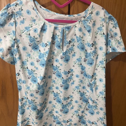 Blouse like new, size L, white and blue
