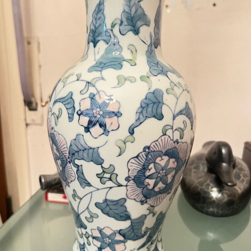 Vintage Chinese porcelain vase 32cm blue and white like new
