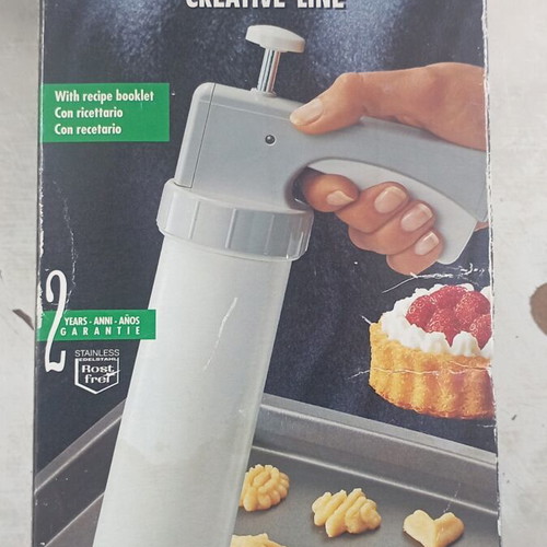 Leifheit Creative Line Biscuit Maker manual pastry tool